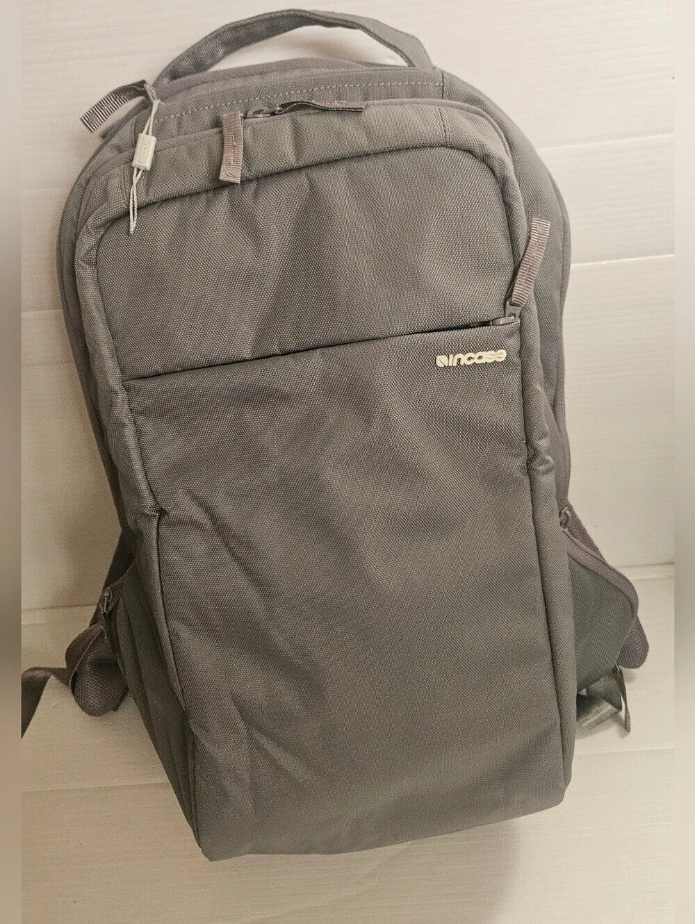 Incase ICON Backpack – Large Tech Backpack Laptop Tablet Phone pockets Gray